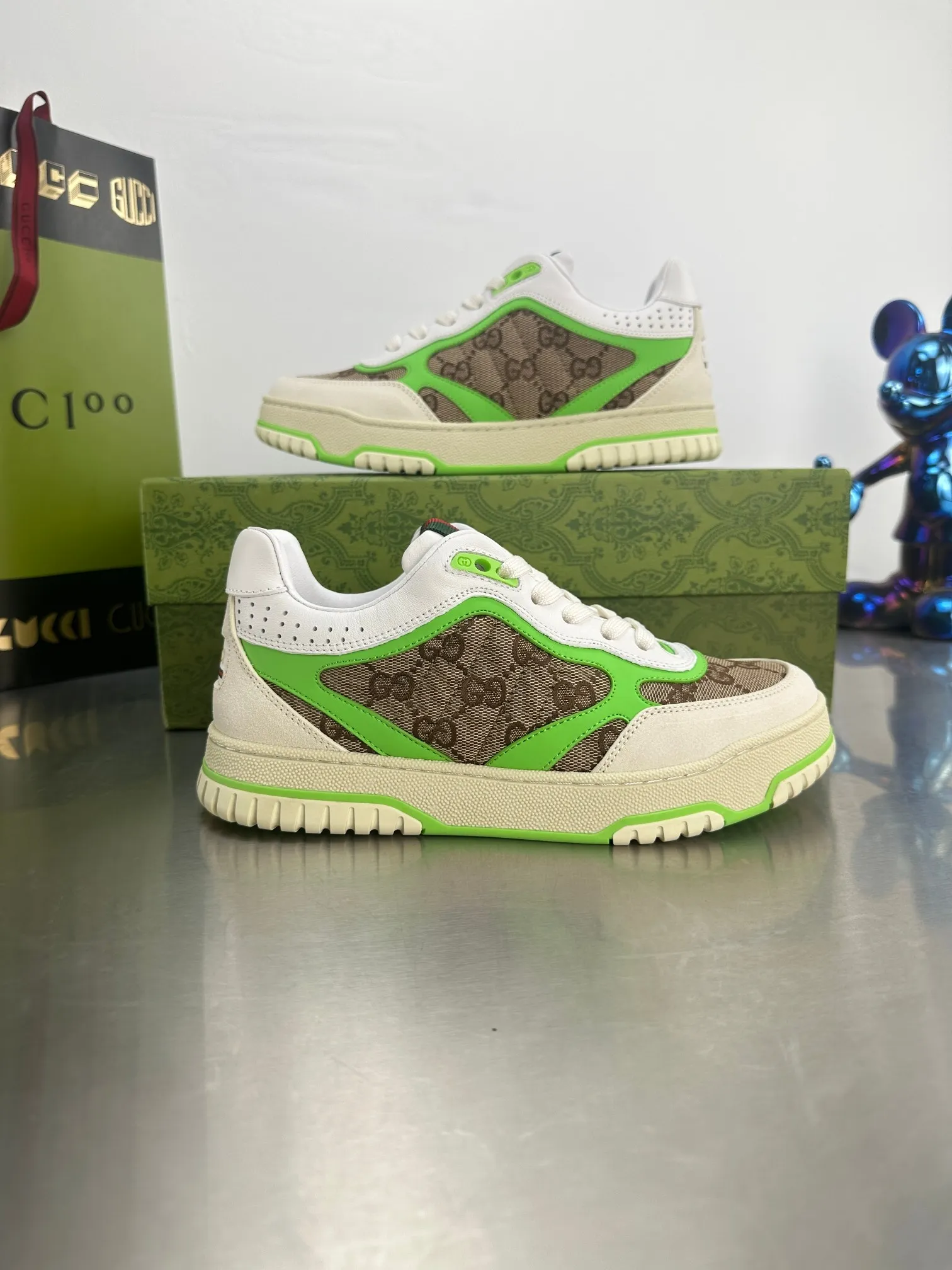 👟👟Ex-factory price 600👟👟 Gucci's latest hot-selling series of high and low-cut distressed couple's sneakers are shipped. The original version is purchased, developed and manufactured. This high-low top sneaker adopts a basketball-style silhouette design, cleverly integrated with hollow panels and distressed effects, showing its unique ingenuity. The ingenuity incorporates brand logo details such as interlocking Double G styling accessories and Gucci lettering, a low-key tribute to the brand's design heritage. Exquisite packaging at the delivery counter 🛍📦 ▪️ Fabric: Original customized imported first-layer cowhide ▪️ Inner lining: Imported first-layer cowhide ▪️ Sole: Original molded TPU sole ▪️ Sole thickness: 3cm ▪️ Size: 35-46 (Male 38 46 customized)
